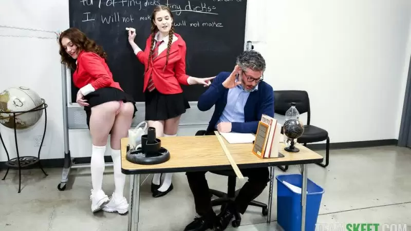 أستاذ غاضب ينيك طالبات مشاغبات - سكس في المدرسة